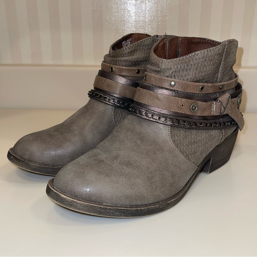 Kohl’s Redbud Strappy Ankle Boots In Stone - Picture 8 of 15